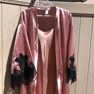 LEG AVENUE  Satin Chemise& Robe set Xl